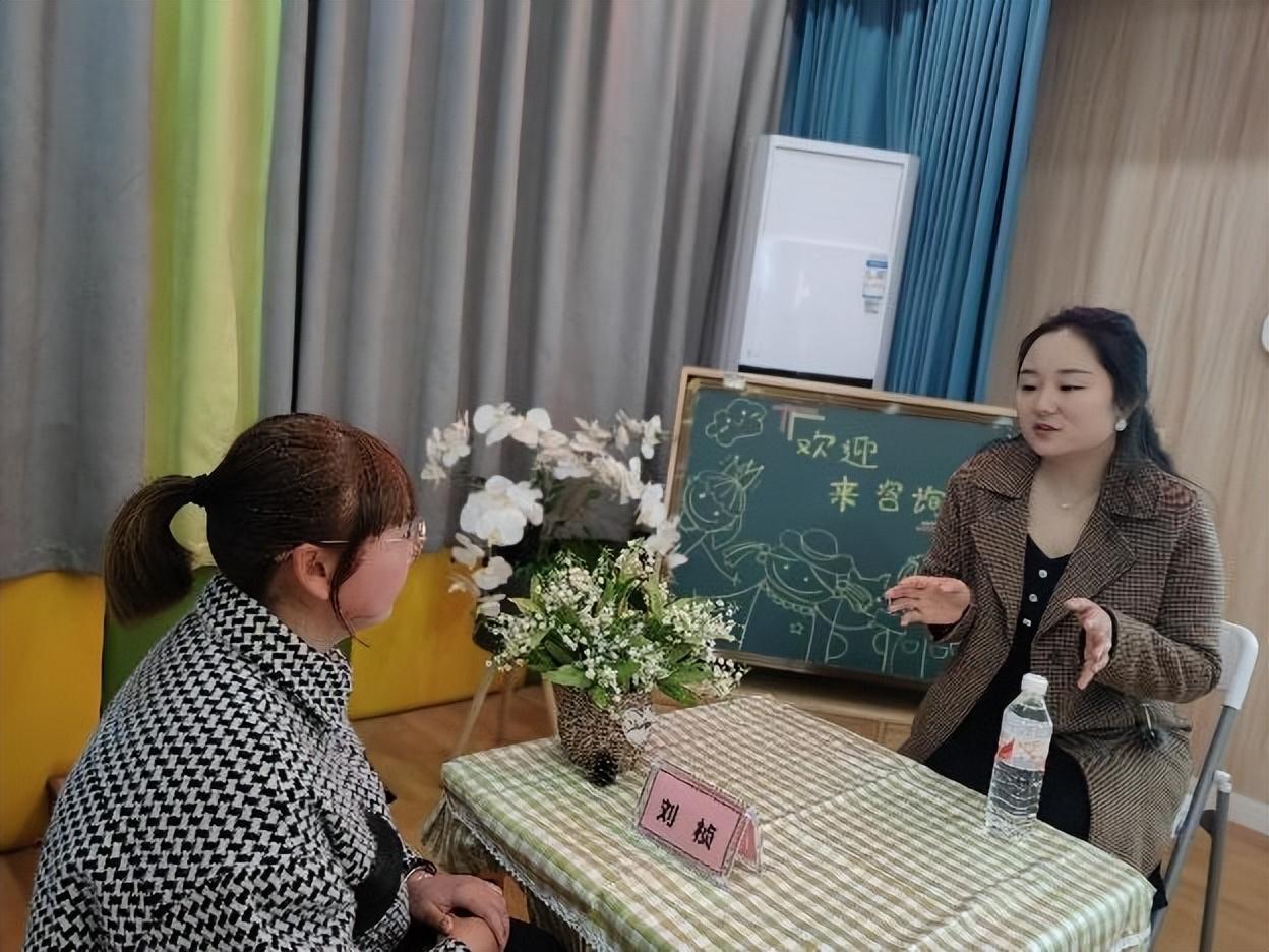 翠屏區家長學校走進菜幼，點亮科學育兒之路——家庭教育公益講座與咨詢服務同步開展